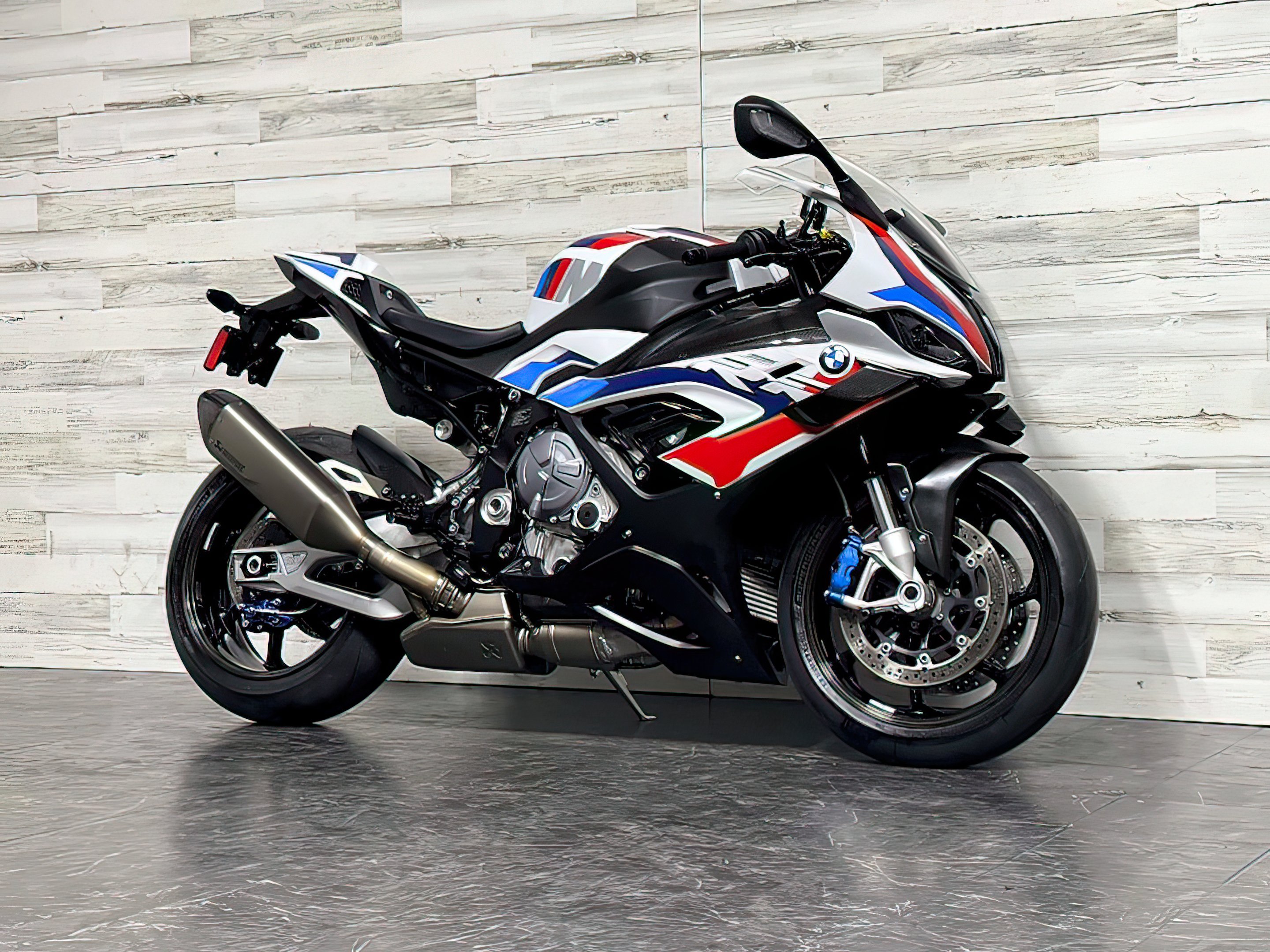 2021BMW M1000RR.....contact me on whatsapp: +971563148402