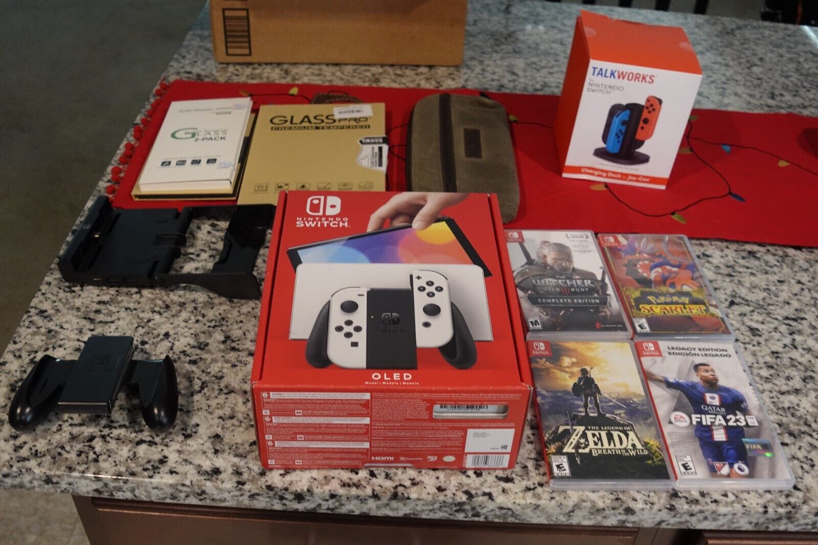 BRAND NEW NINTENDO SWITCH OLED VERSION 32GB + GAMES + CONTROLLER.