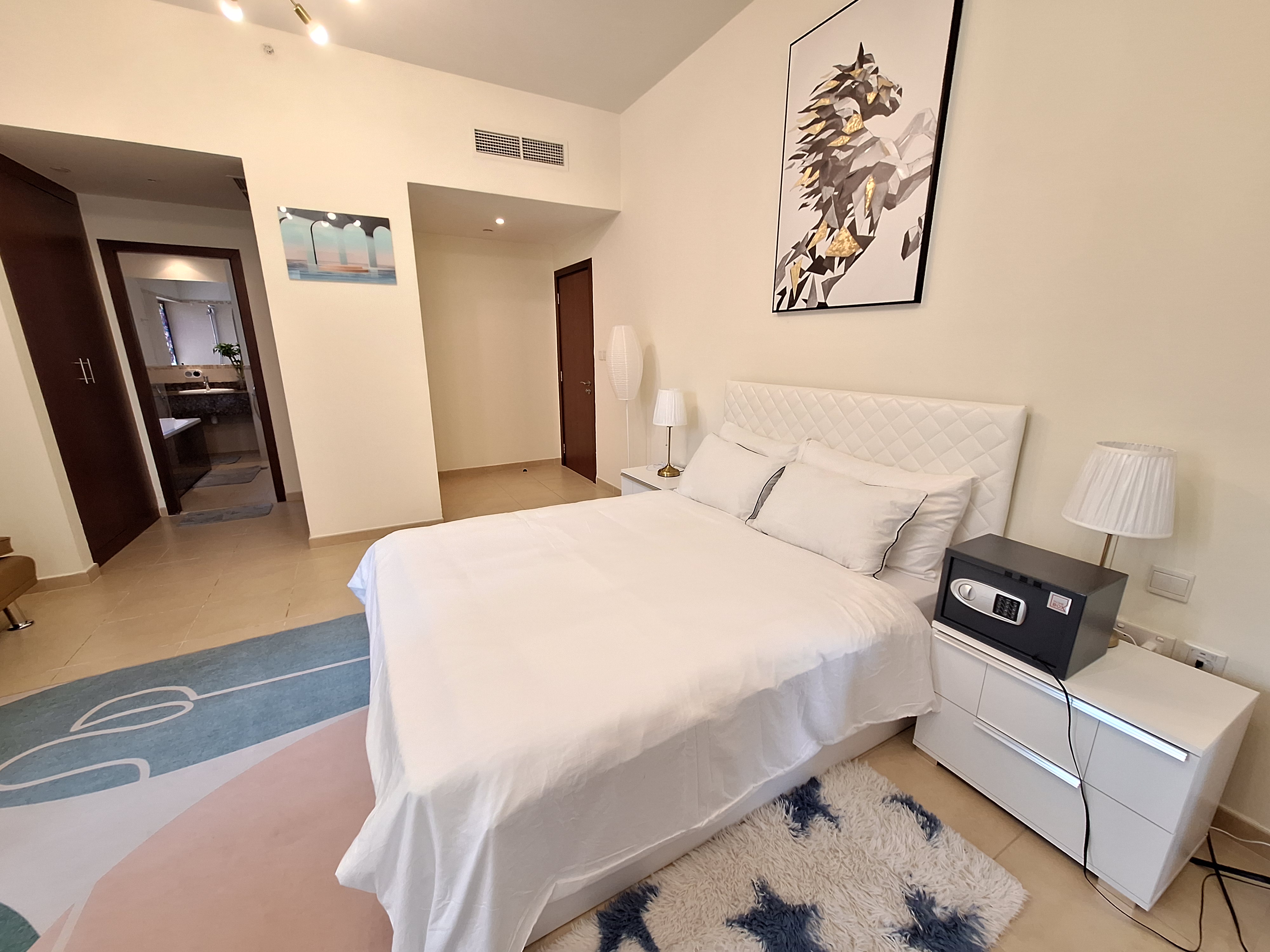 the heart of Jumeirah Beach Residence with this beautifully furnished 1-bedroom unit featuring